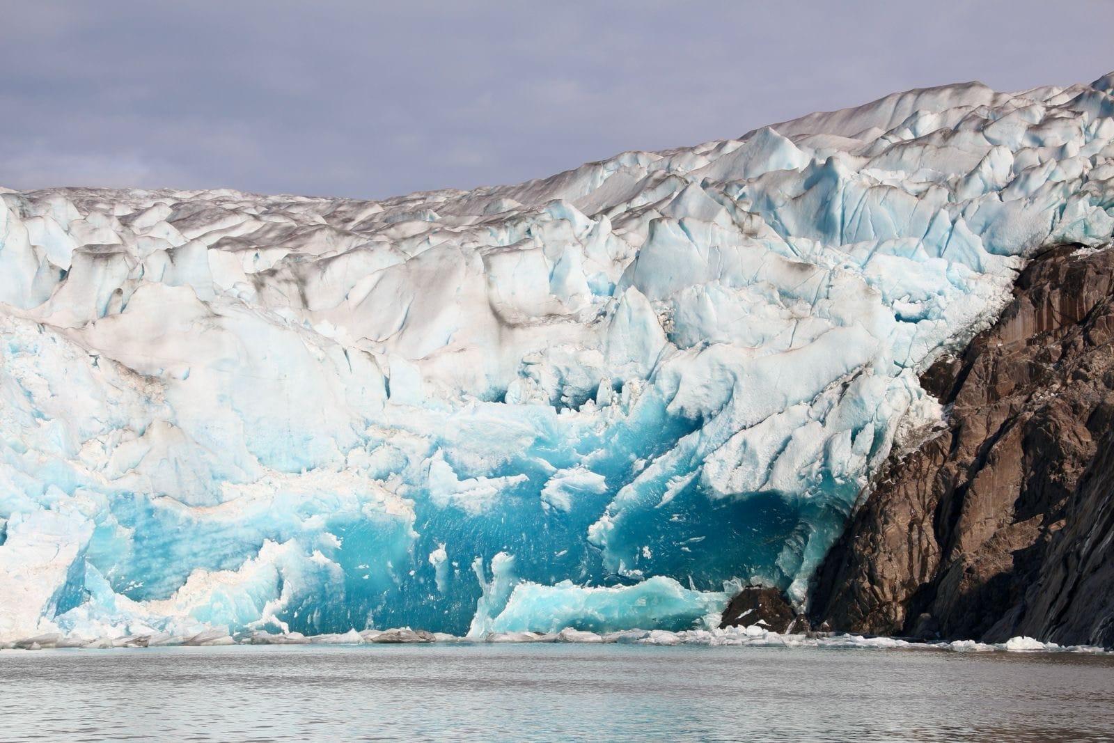 Front de glacier bleu au Groenland