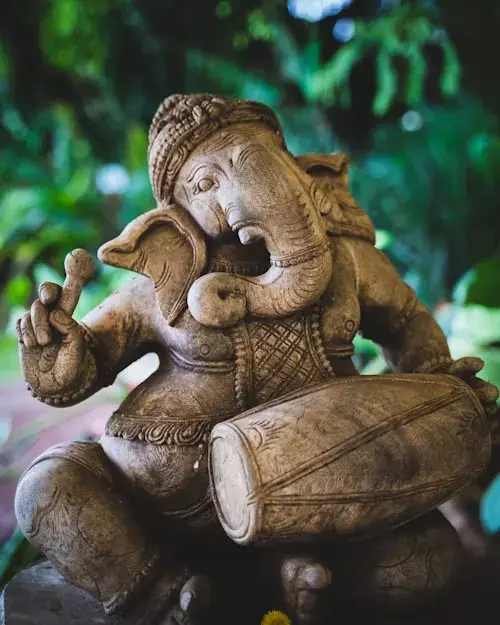Statue de Ganesh jouant du tambour