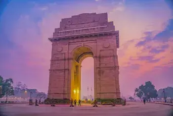 La Porte de l'Inde au crépuscule